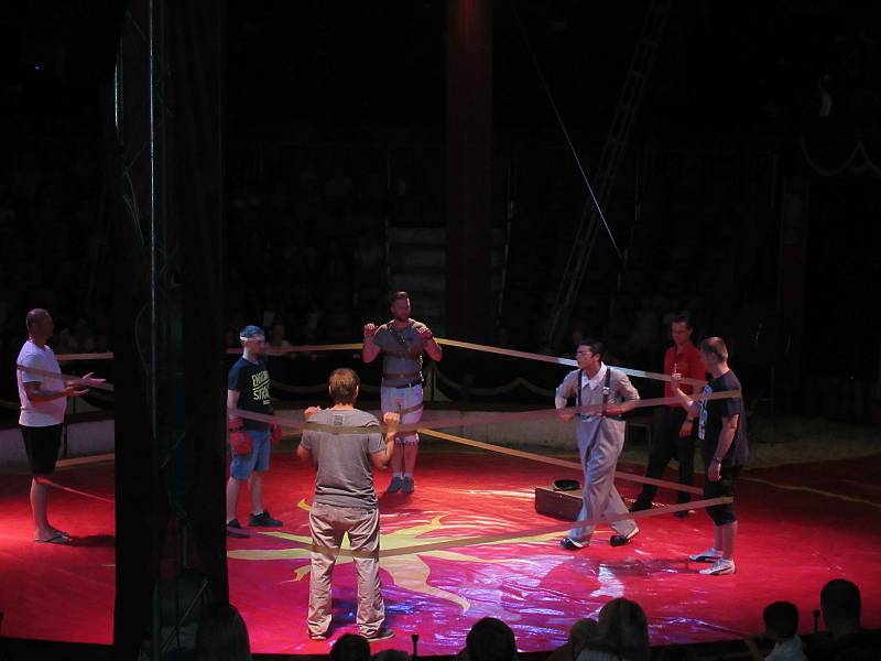 Během své jubilejní 70. sezony navštívil nejslavnější český cirkus také Tábor. Na 2,5 hodinové vystoupení s názvem Legenda přišlo během deseti dní téměř osm tisíc lidí.