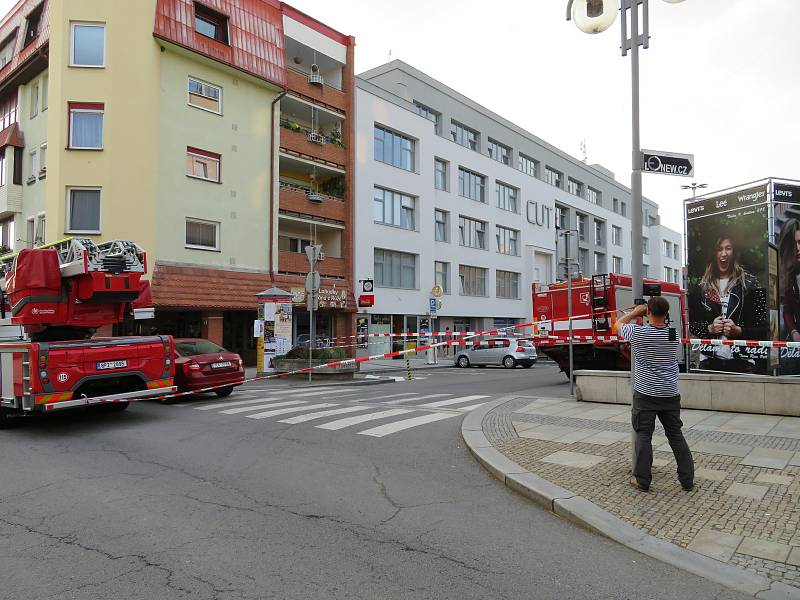 Starší muž v Táboře ve Vančurově ulici zaměstnal všechny složky integrovaného systému. Po půl 10 večer skočil z třetího patra Centra univerzita Tábor.