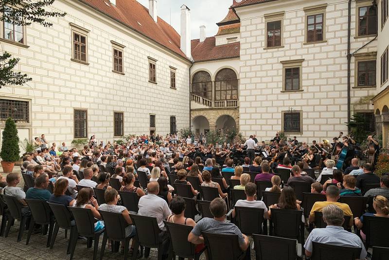 Koncert se koná v sobotu 14. září od 16.15 hodin na hlavním pódiu na Žižkově náměstí.