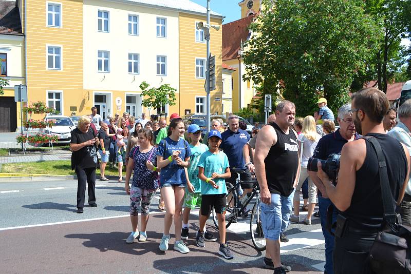 Chýnovští blokovali průjezd aut městem. Protestovali tak proti zdržení stavby obchvatu.