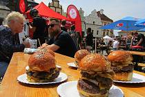 Burger street festival na táborském Žižkově náměstí v červenci roku 2022.