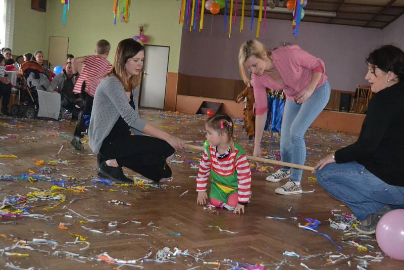 Karneval pro děti v Komárově. 