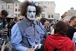 Zahájení 12. ročníku mezinárodního festivalu pouličního umění Komedianti v ulicích  se konalo v Táboře na Žižkově náměstí v pátek 4. srpna večer.