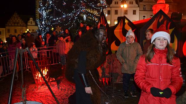 Pekelná show na táborském Žižkově náměstí.