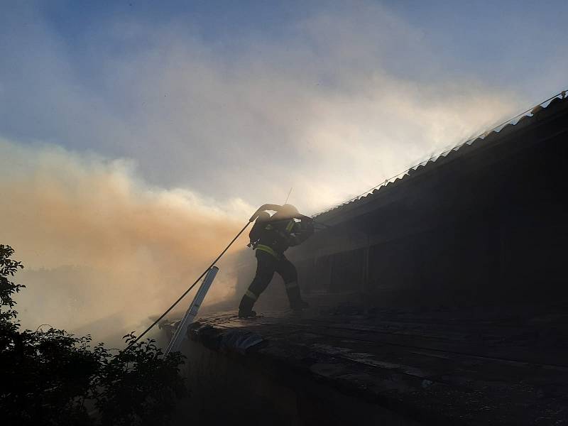 Ve čtvrtek večer zaměstnal hasiče požár v Dobronicích u Chýnova.