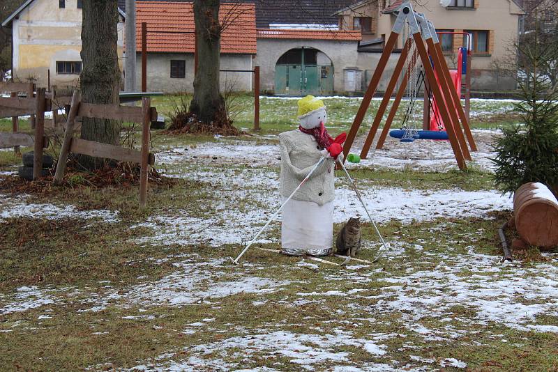 Nové Dvory na Táborsku zdobí desítky andělů.