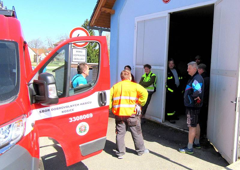 V Košicích se do úklidu pustili s pomocí dobrovolných hasičů.