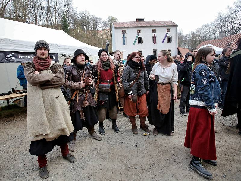 Milovníci historie, fantasy a Zaklínače si užili v Táboře na Housově mlýně čtyřdenní festival.