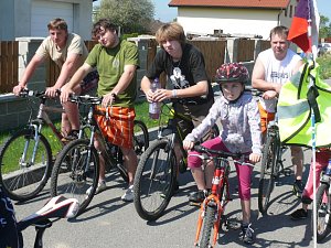 Na start se postavilo téměř 30 cyklistů. 