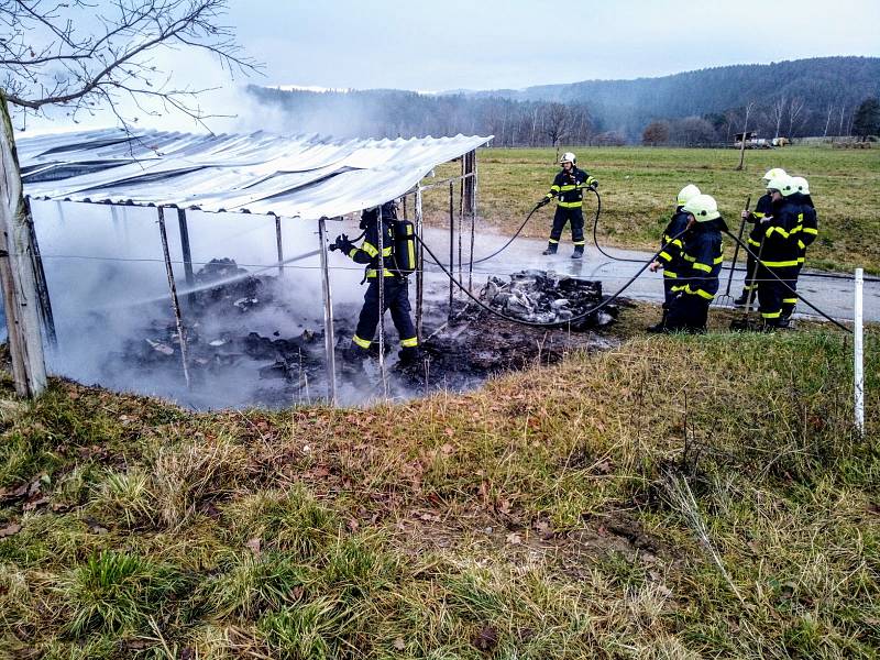 Požár kontejneru v Malči na Krumlovsku.