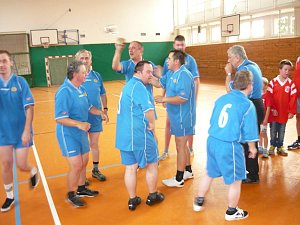 Táborský FK Rohlík a hosté FC Klíček Záluží spolu soupeřily v sálové kopané o putovní pohár.