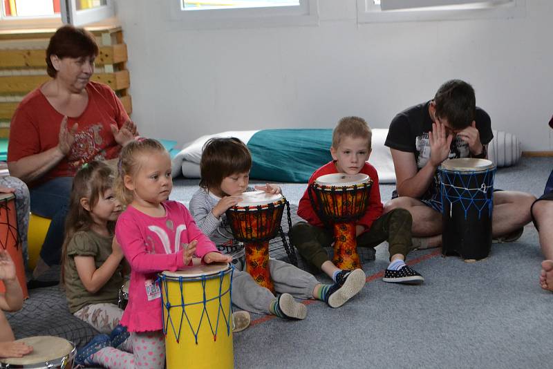 Soběslavská Diakonie Rolnička dostala ve středu nový mikrobus.