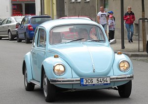 Ze soběslavského náměstí v sobotu 14. září odstartoval již 8. ročník orientačního závodu historických vozidel O pohár města Soběslav.