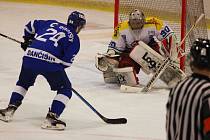 Hokejisté Tábora vyhráli v 5. kole II. ligy na ledě Hronova vysoko 7:2.