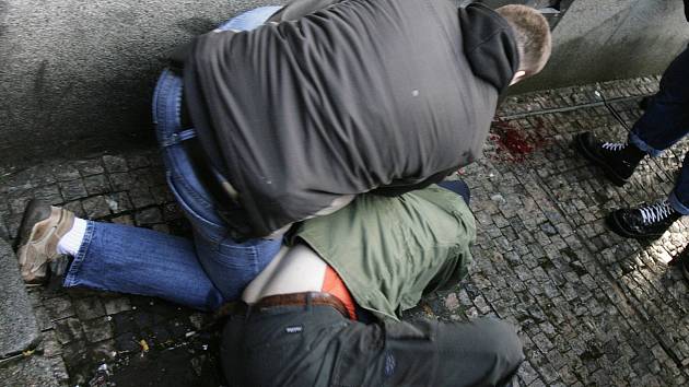 Přepadení Ukrajincem s nožem u bankomatu v Táboře? Policie nic takového nešetří.