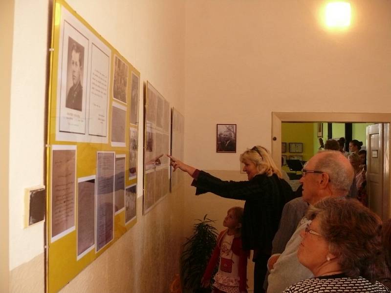 Ve Skalici otevřeli novou expozici historické školy a obecní knihovnu