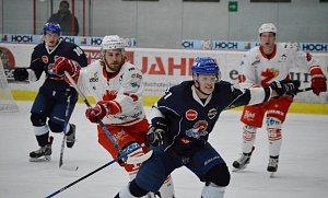 HC Tábor - Žďár nad Sázavou 2:6 (vpředu domácí útočník David Blažek).