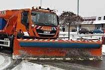 O zimní údržbu 75 kilometrů dálnice D3 se starají zaměstnanci Ředitelství silnic a dálnic ze Střediska správy a údržby dálnic (SSÚD) v Chotovinách 24 denně 7 dní v týdnu.