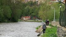 Řeka Lužnice v Plané nad Lužnicí a v Táboře v neděli 16. května.