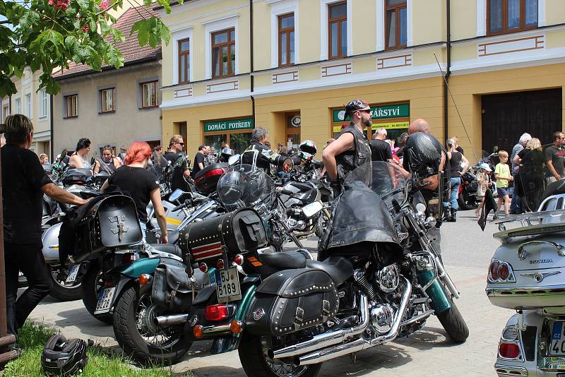 Motorkáři si do Chýnova přijeli pro požehnání již počtvrté.