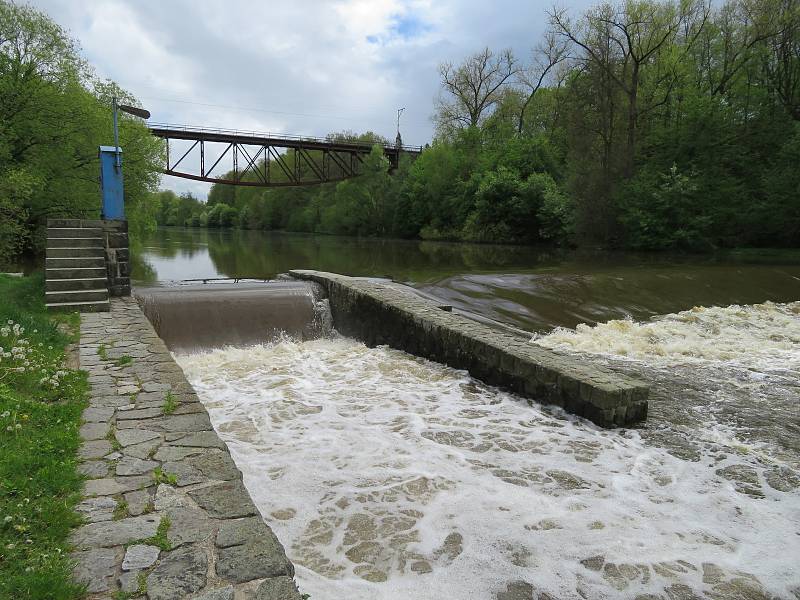 Řeka Lužnice v Plané nad Lužnicí a v Táboře v neděli 16. května.