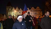 V sobotu večer se na Žižkově náměstí v Táboře konal pietní akt a zároveň demonstrace za odstoupení trestně stíhaného premiéra.