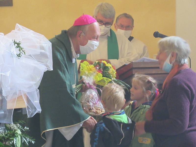 Planá nad Lužnicí se dočkala po letech satisfakce, kostel zasvěcený svatému Václavovi bude mít stejnojmenný zvon. V neděli 27. září ho posvětil pomocný biskup českobudějovický Pavel Posád.