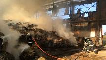 Velkoobjemový sklad sena a pícnin v Táboře-Měšicích zachvátil ve středu v ranních hodinách požár. Škoda je přes milion korun.