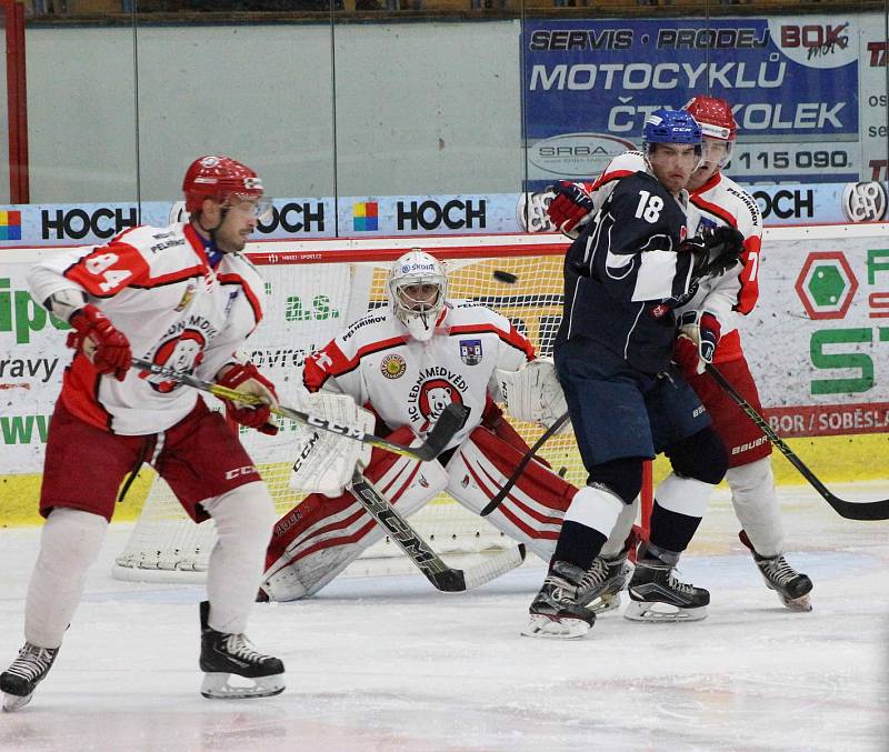 V prvním sezónním utkání porazili Táborští Pelhřimov 6:3.