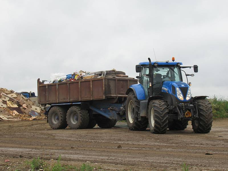 Rozloha plochy určené ke skládkování v zařízení Želeč nyní činí 128 000 metrů čtverečních. Skládka je vybavena dvěma kompaktory a recyklačními plochami na dřevo, pneumatiky, sutě a sklo.