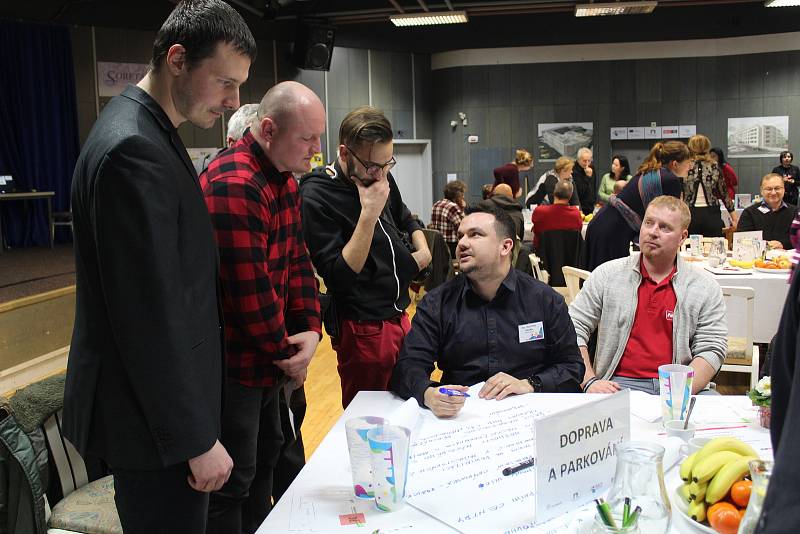 Fórum Zdravého města vyslalo radnici jasný vzkaz: Chceme na Sojčáku společenské centrum. Mohlo by vzniknout v budově bývalé 8. základní školy.