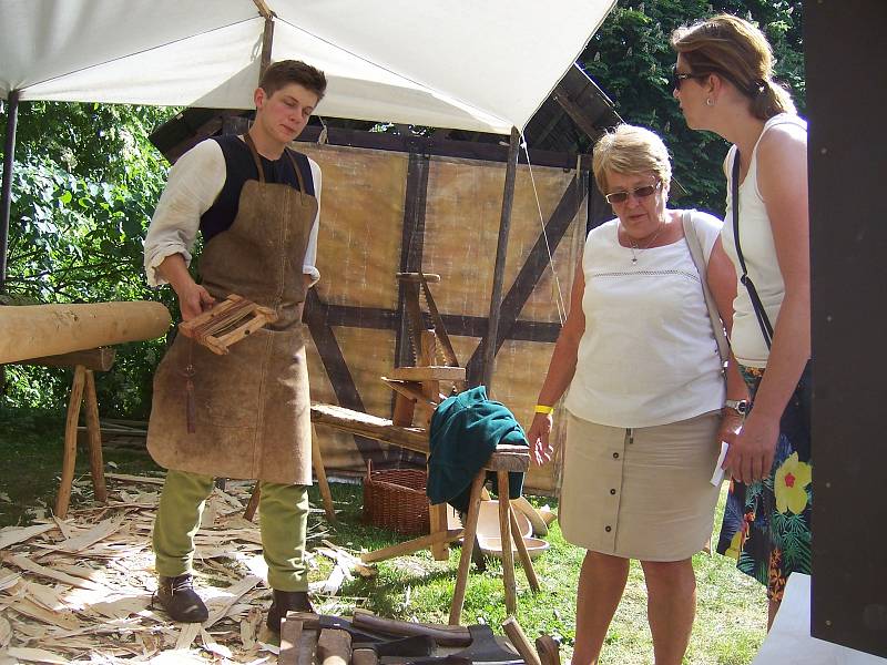 Návštěvníci festivalu se mohli seznámit s celou řadou historických řemesel.