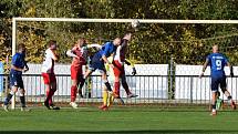 Fotbalisté FK Tachov (na snímku fotbalisté v modrých dresech).