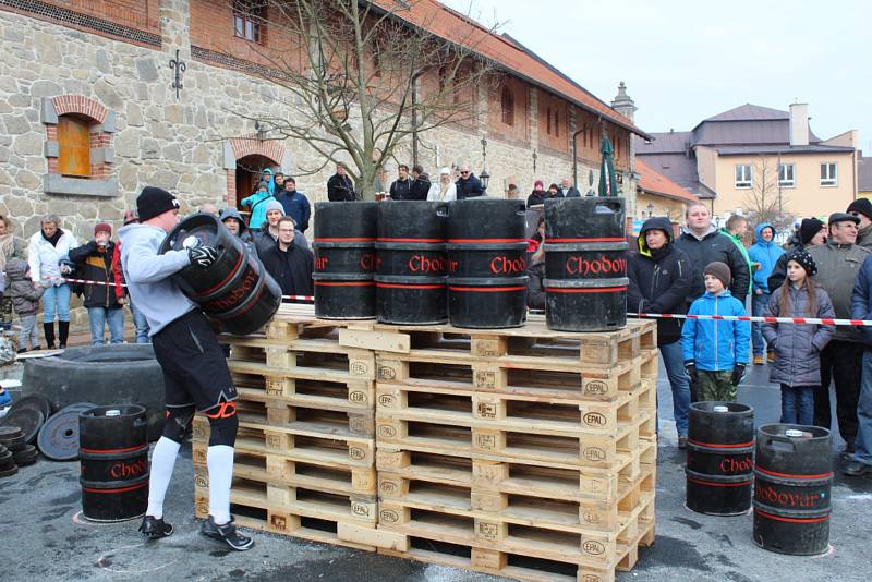 Ze závodů Strongman v Chodové Plané.