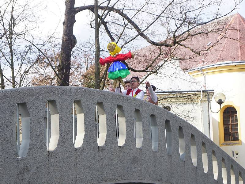 Během nedělního odpoledne se v Tachově oslavila smrtná neděle.