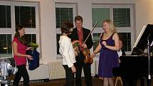 Koncert učitelů stříbrské ZUŠ se konal v aule gymnázia.