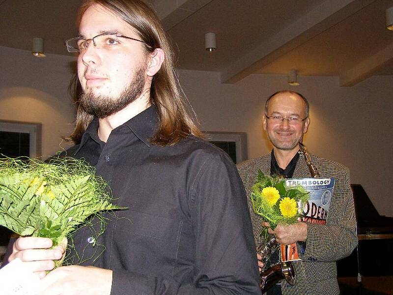 Koncert učitelů stříbrské ZUŠ se konal v aule gymnázia.