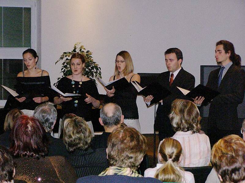 Koncert učitelů stříbrské ZUŠ se konal v aule gymnázia.