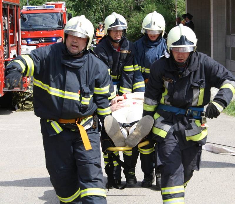 SLOŽKY INTEGROVANÉHO ZÁCHRANNÉHO SYTÉMU měly v Tachově společné cvičení, které mělo prověřit, jak dokáží spolupracovat a koordinovat svoji práci. 