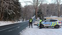 Mezi Tachovskem a Chebskem stojí na některých komunikacích policejní hlídky.