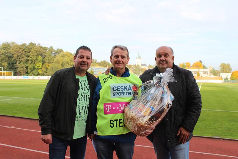 Z utkání krajského přeboru mezi FK Tachov (v červeném) a Slavojem Žihle.