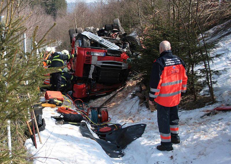 Nehoda dvou kamionů na dálnici D5 u Svaté Kateřiny směrem na Rozvadov.