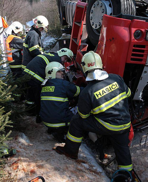 Nehoda dvou kamionů na dálnici D5 u Svaté Kateřiny směrem na Rozvadov.