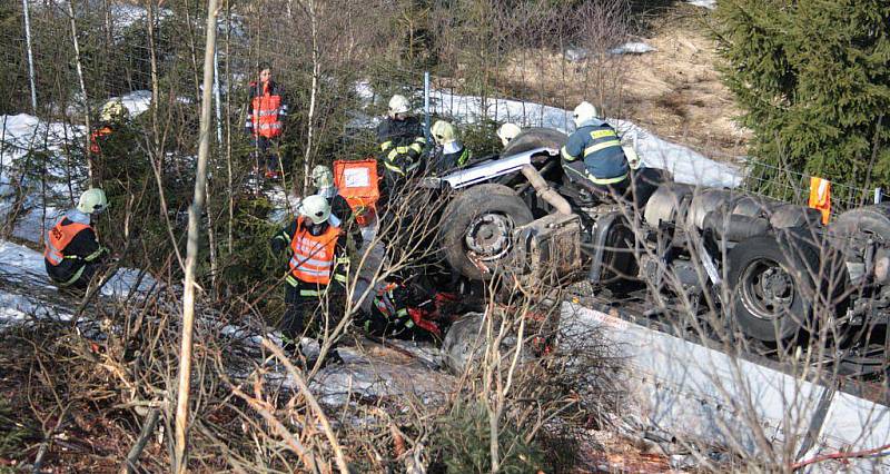 Nehoda dvou kamionů na dálnici D5 u Svaté Kateřiny směrem na Rozvadov.