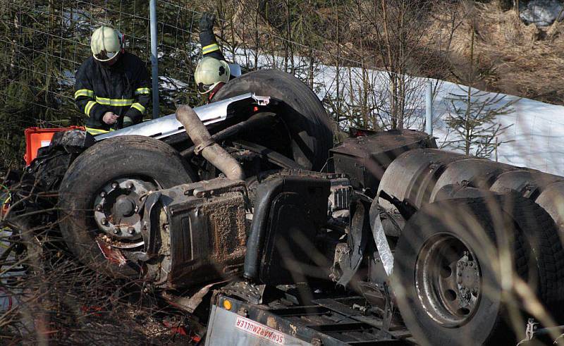 Nehoda dvou kamionů na dálnici D5 u Svaté Kateřiny směrem na Rozvadov.