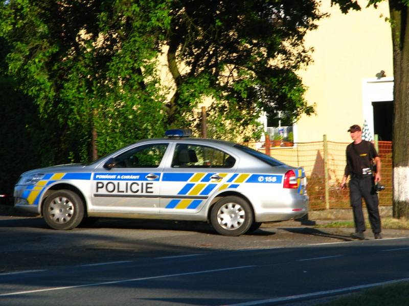 K podezřelému předmětu u auta vyjíždělo několik policistů v neděli večer do Chodové Plané. 