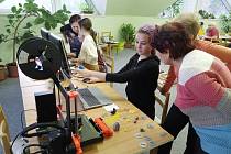 Jak ovládají moderní techniku přišli do DPS v Konstantinových Lázních ukázat žáci místní základní školy.