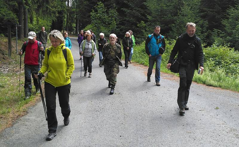 V rámci akcí "Pojďte s námi do přírody" se konala další vycházka, tentokrát zavedla účastníky k opevnění Ippen a na zemskou hranici.