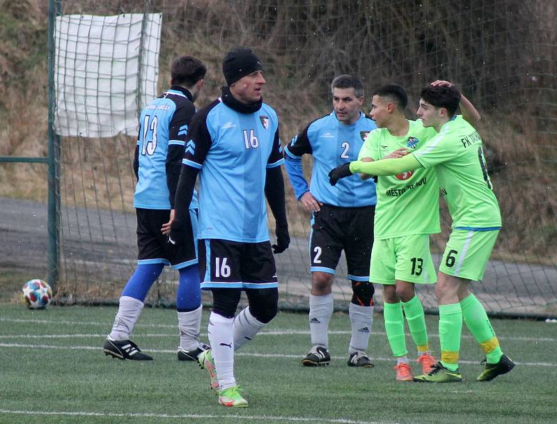 3. kolo Poháru PKFS: TJ Keramika Chlumčany (na snímku fotbalisté v modrých dresech) - FK Tachov 2:3 (2:3).