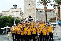 ČLENOVÉ tachovského Dechového orchestru mladých tráví letošní část prázdnin na koncertním pobytu v Chorvatsku. 